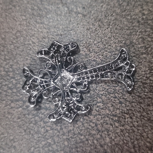 Rhinestone cross pin brooch silvertone - Picture 2 of 3